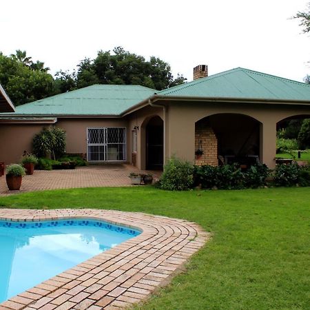 Bietjie Rus Guest House Адо Екстериор снимка