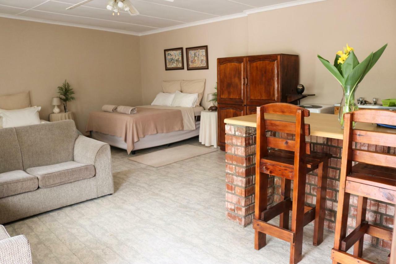 Bietjie Rus Guest House Адо Екстериор снимка