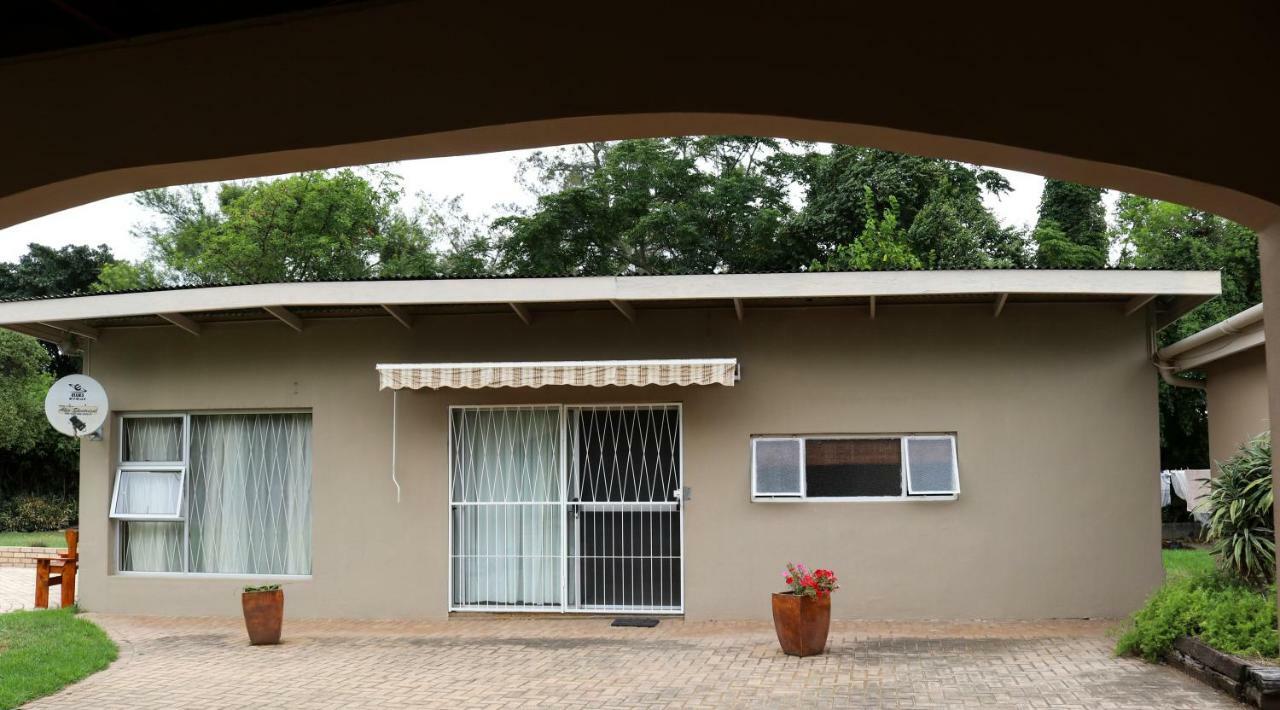 Bietjie Rus Guest House Адо Екстериор снимка