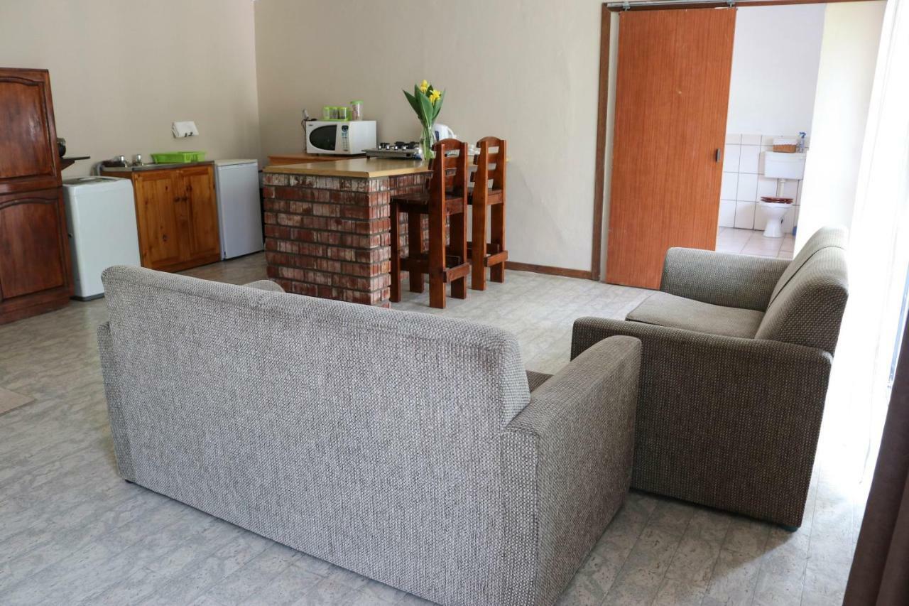 Bietjie Rus Guest House Адо Екстериор снимка