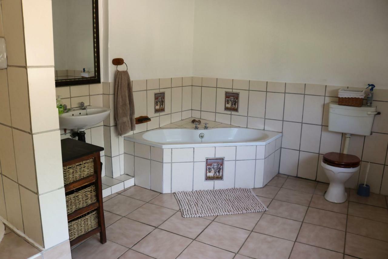 Bietjie Rus Guest House Адо Екстериор снимка